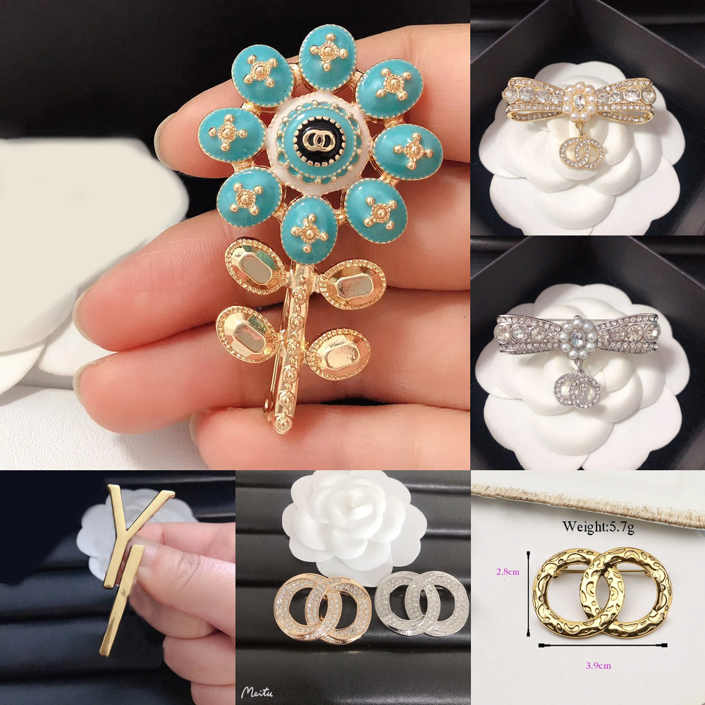 Mixed Sweater Scarf Brooches Decorate Crystal Rhie Pearl Brooch Charm Pin Christmas Gifts Classic Jewelry Fashion Accessories 19Style Geometry Pattern