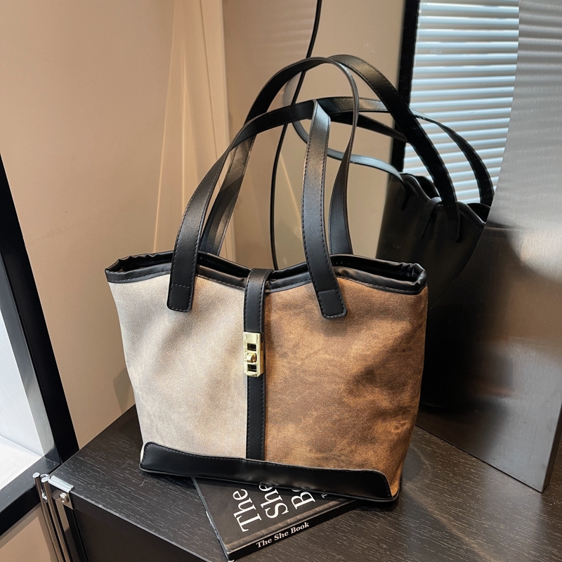 2025 free shipping designer bags Leisure Versatile Comfortable Durable and sturdy black brown Handheld for NEW hot Ladies' daily versatility