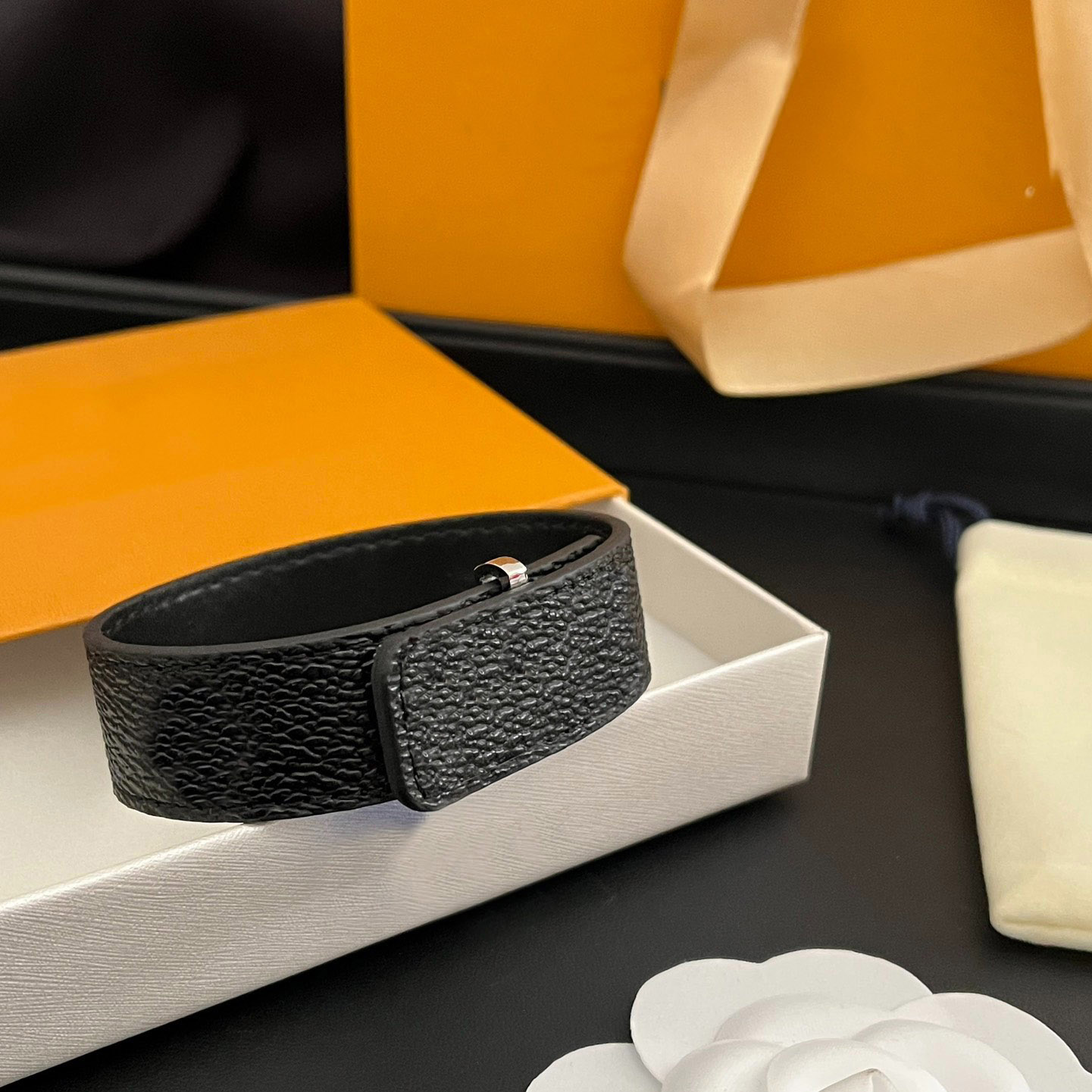 Mens Womens Black Brown Leather Bracelets Bangle Premium Jewelry Faux Leather 18K Gold Plated Stainless steel Bracelet Women Wedding Gifts