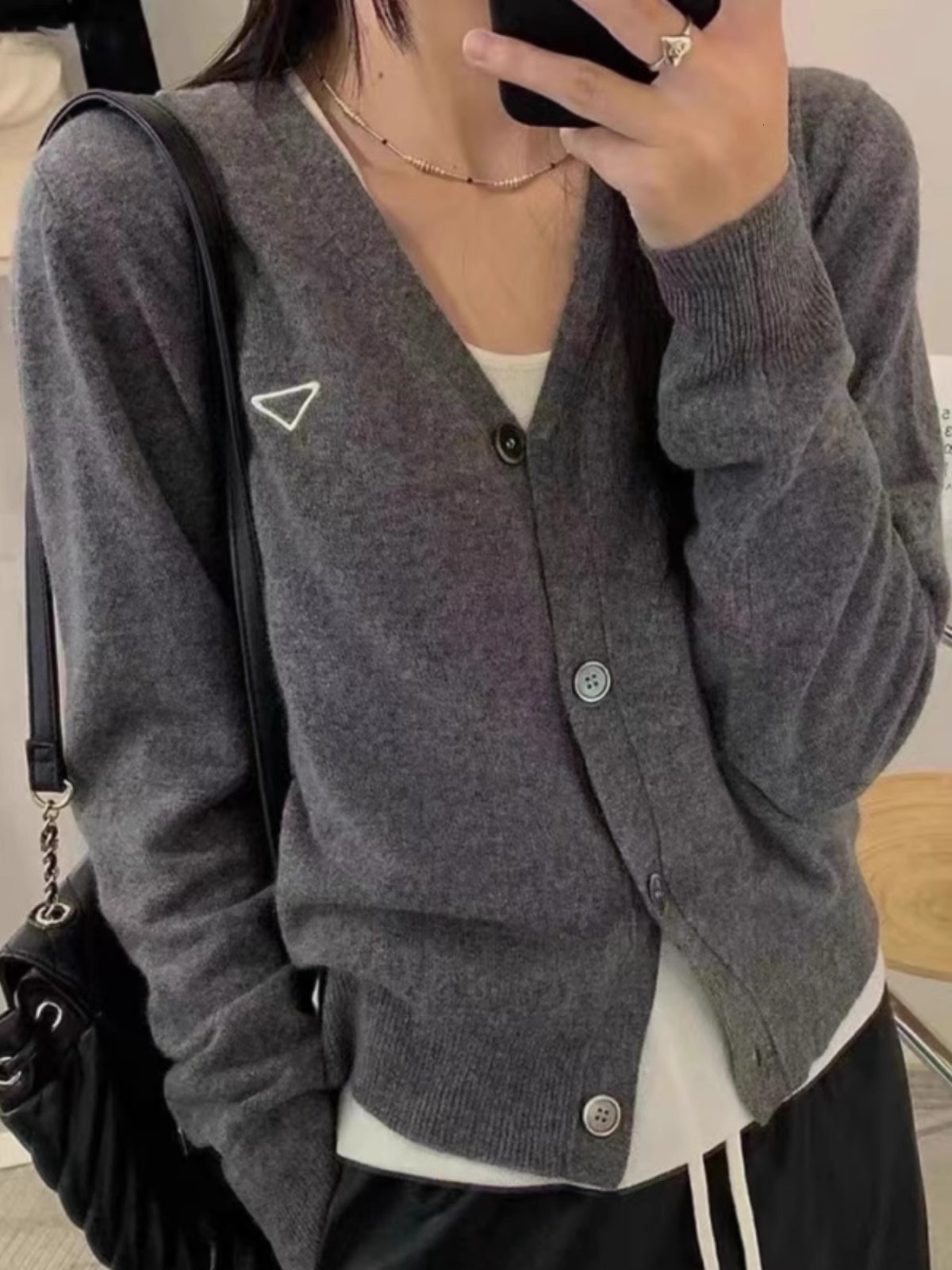 2024 Fashion Embroidery V-Neck 100% Pure Cashmere Knitted Cardigan Women's Coat Spring Autumn Wool