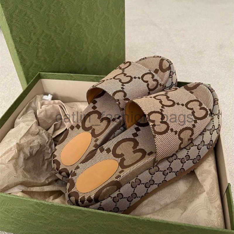 Slippers 2025 New Online Red Summer Embroidery with Elevated Print and Thick Sole Casual One Character Womens Sandals H241219