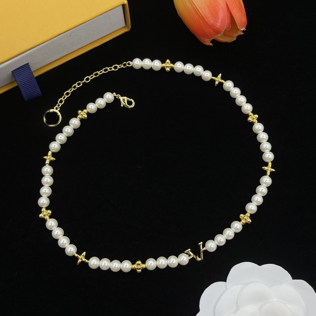 Designer Necklace Luxury Letter Clover Charm Necklace 18K Gold Silver Plated Pearl Beads Chain Pendant Necklace Choker For Woman Men Classic Party Fashion Jewelry