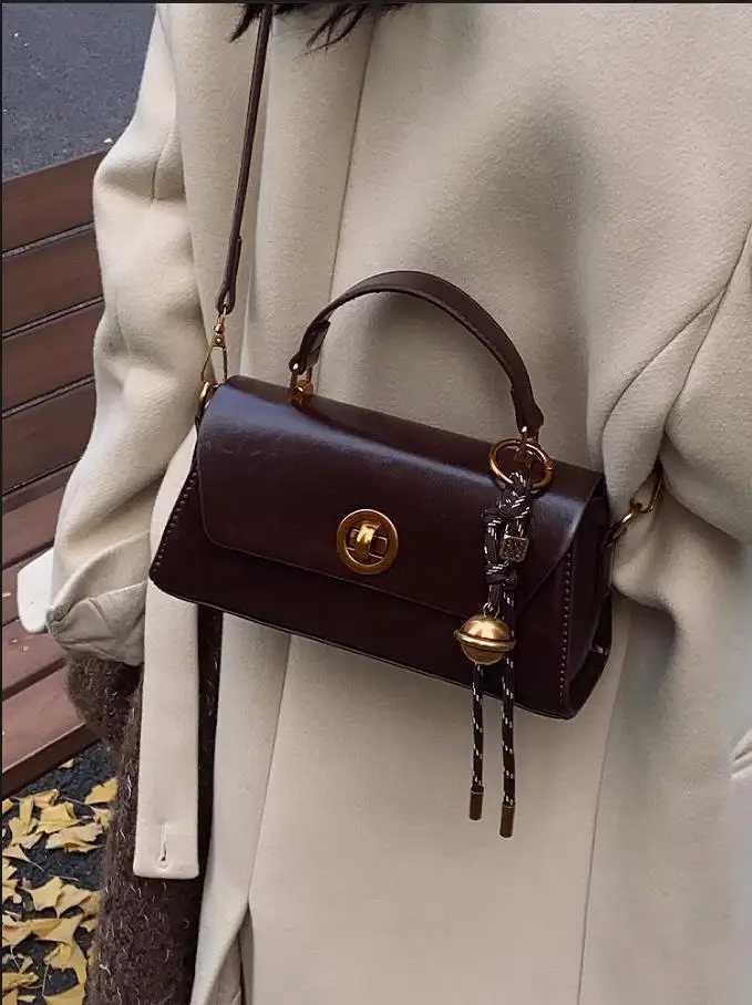 New 2025 louver shaped sole cross body with pendant square winter bag new designer handbag Y241219