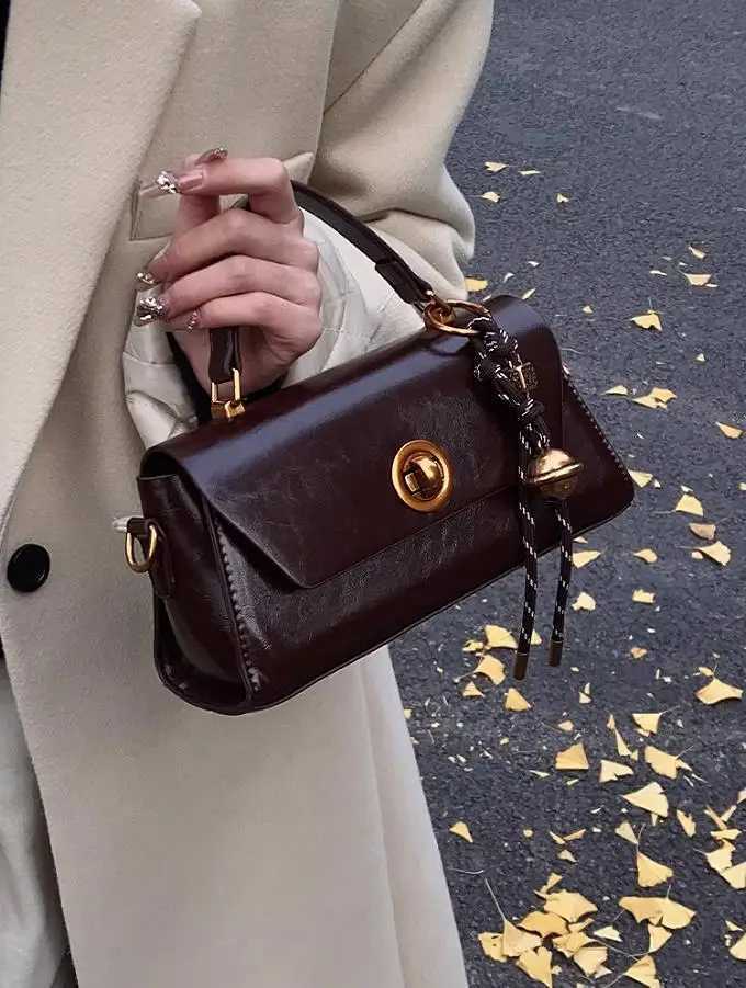 New 2025 louver shaped sole cross body with pendant square winter bag new designer handbag Y241219