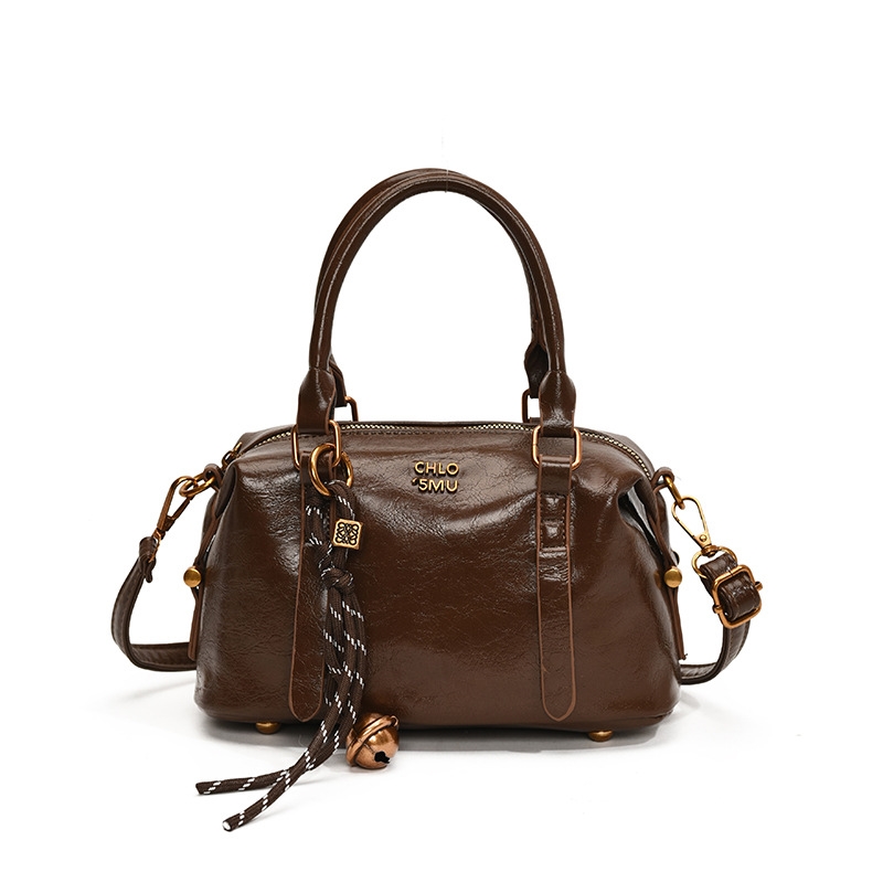 2025 free shipping designer bags Fashion shoulder inside pocket with a zipper letter bag for Ladies' daily versatility