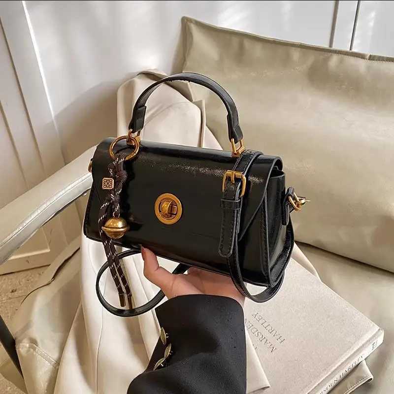 New 2025 louver shaped sole cross body with pendant square winter bag new designer handbag Y241219