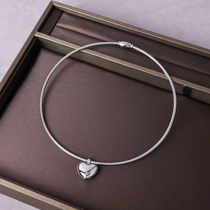 Smooth Love Heart Shaped Pendant Snake Bone Chain Necklace Collar 241213