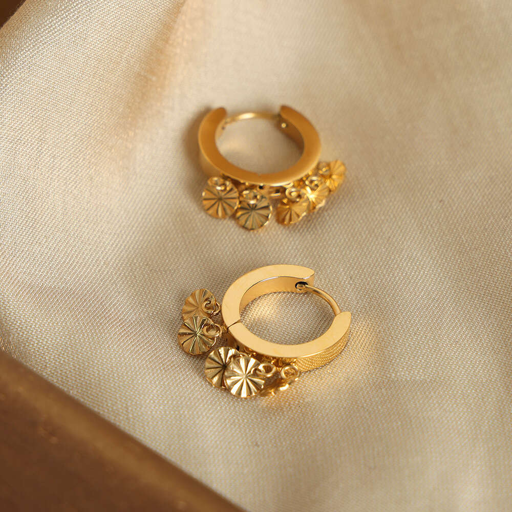 New best-selg fashionable and minimalist earrings with striped circular tags, titanium steel gold-plated U-shaped earring accessories