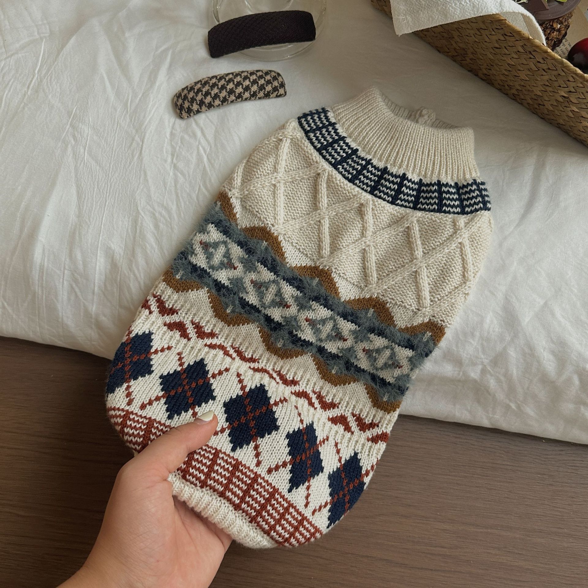 Dog Apparel Pet Autumn/Winter Single Breasted Sweater INS Teddy Small Cat Contrast Designer Clothes