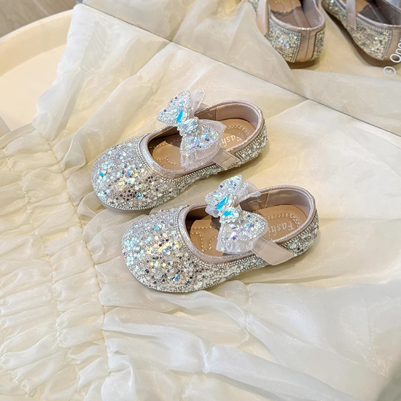 Childrens Summer Fashion Sequined Shoes Girls Cute Rhinestone Pearl Bowknot Princess Shoes Wedding Shoes Flat Heel Sandals 241219