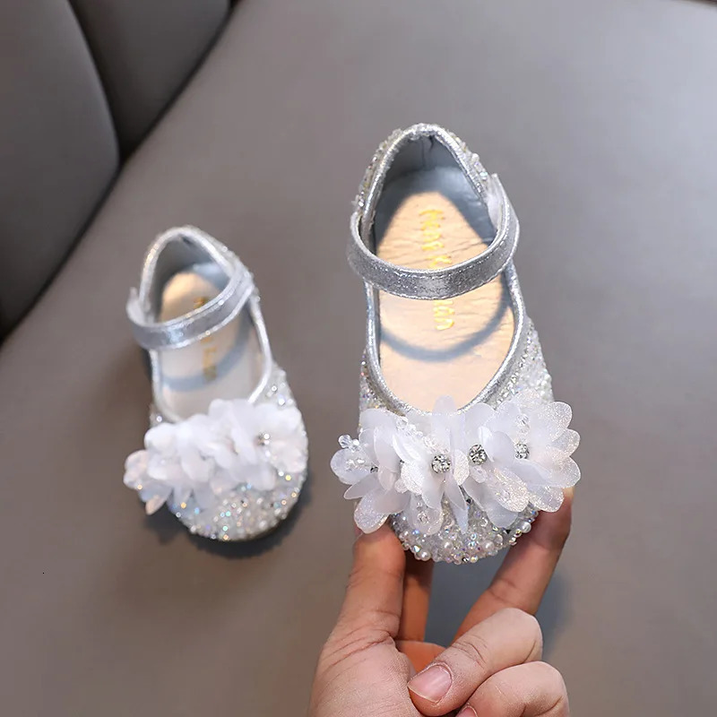 Girls Rhinestone Shoes Childrens Princess Shoes Soft Flower Kids Pearl Party Performance Shoes Sequin Show J192 241219