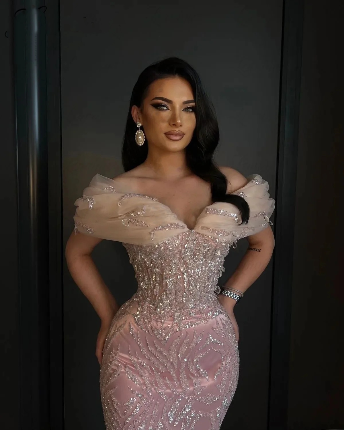 Elegant Evening Dresses For Women Off Shoulder Sleeveless Gown Crystal Sequins Sweep Train Customized Dress Party