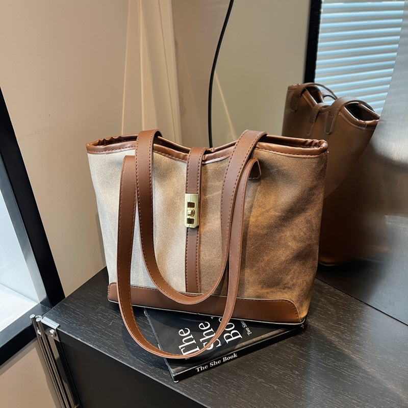 2025 free shipping designer bags Leisure Versatile Comfortable Durable and sturdy black brown Handheld for NEW hot Ladies' daily versatility