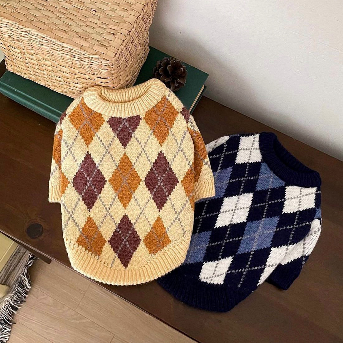 Autumn and winter clothing, dog warm sweaters, small and medium-sized dog two legged clothes, cat knitwear HS34