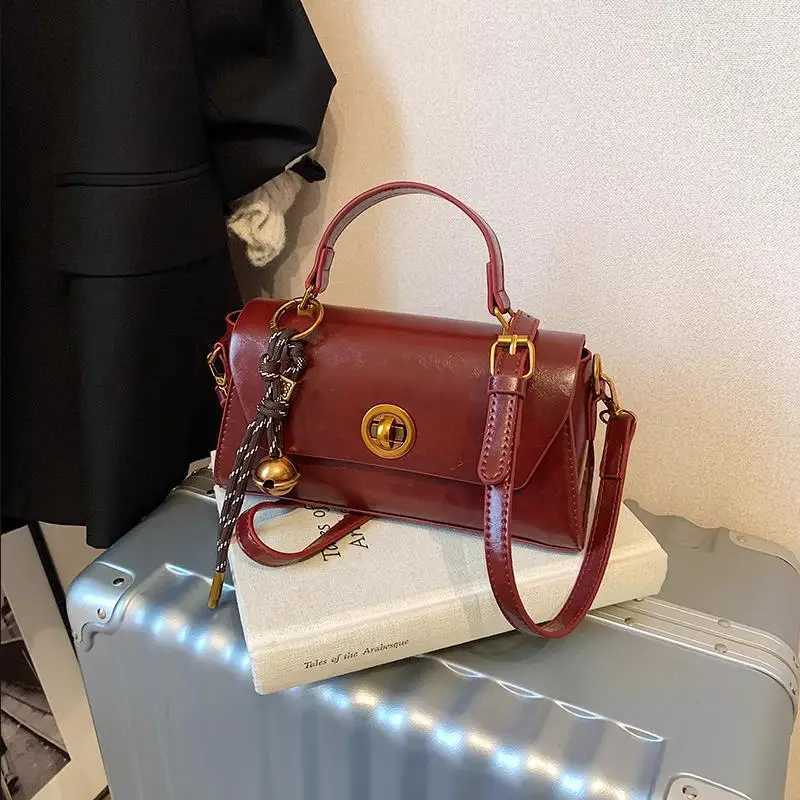 New 2025 louver shaped sole cross body with pendant square winter bag new designer handbag Y241219