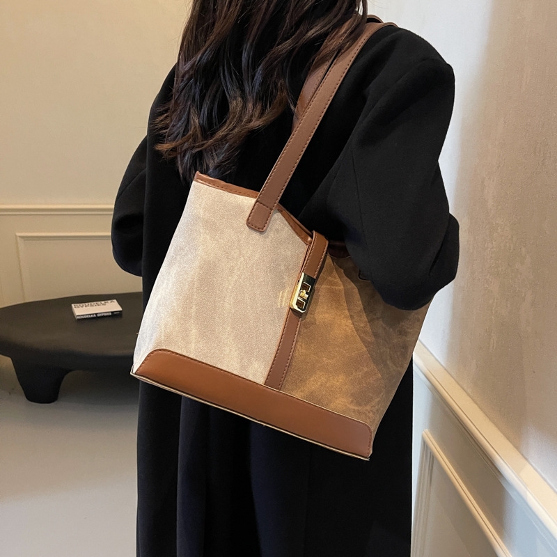 2025 free shipping designer bags Leisure Versatile Comfortable Durable and sturdy black brown Handheld for NEW hot Ladies' daily versatility