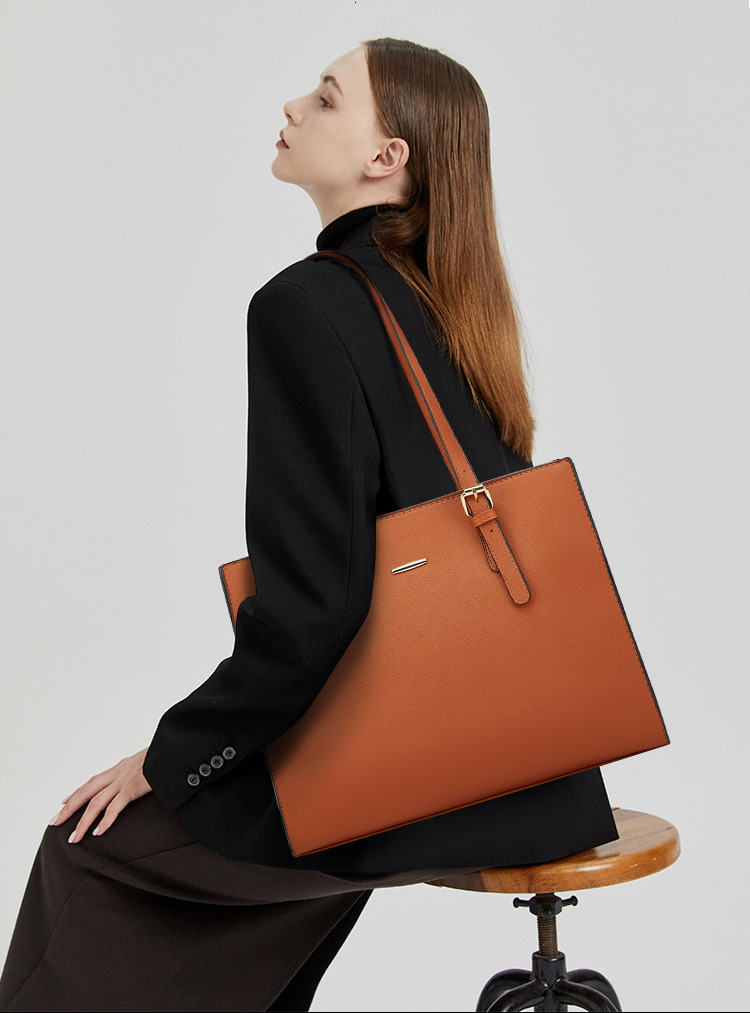 Designer 2025s New Versatile Shoulder Fashion Trendy Mother and Child Bag 4-piece Set