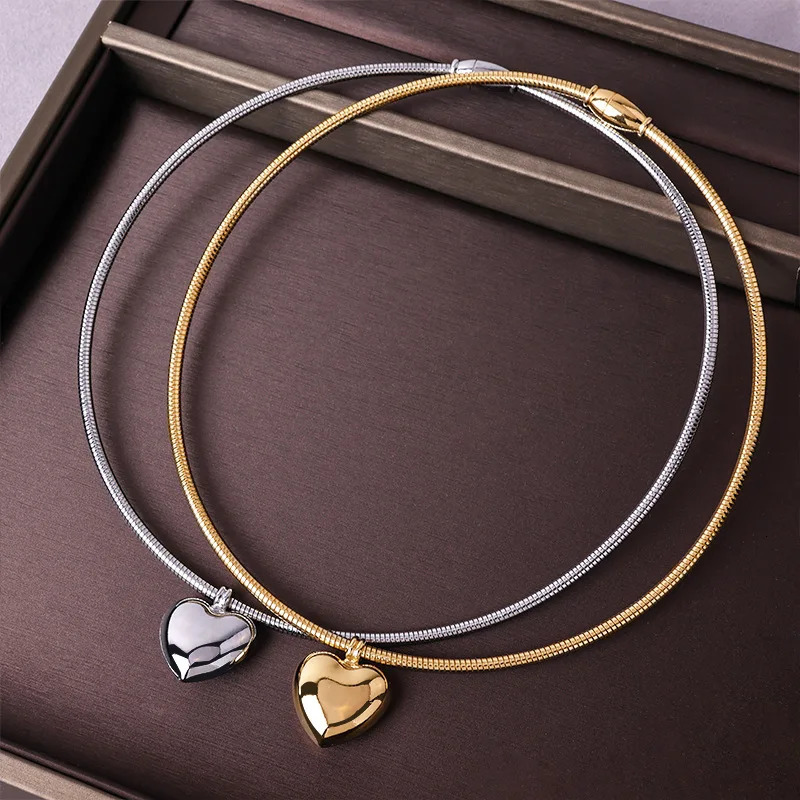 Smooth Love Heart Shaped Pendant Snake Bone Chain Necklace Collar 241213
