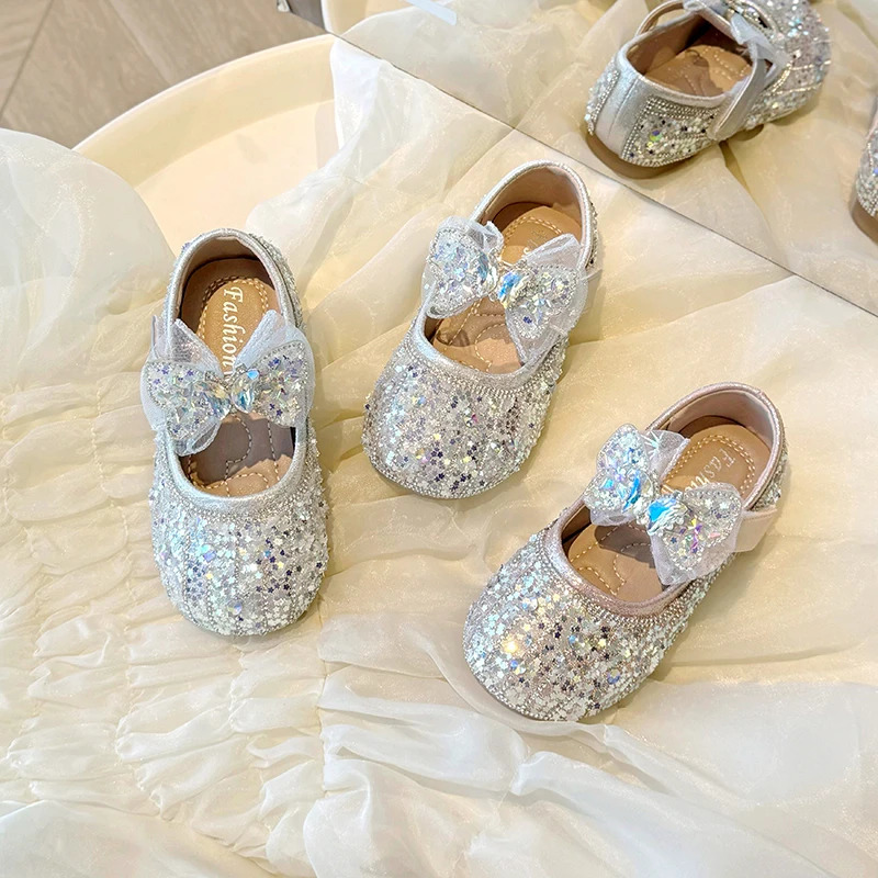 Childrens Summer Fashion Sequined Shoes Girls Cute Rhinestone Pearl Bowknot Princess Shoes Wedding Shoes Flat Heel Sandals 241219