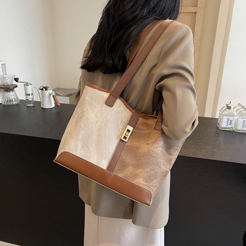 2025 free shipping designer bags Leisure Versatile Comfortable Durable and sturdy black brown Handheld for NEW hot Ladies' daily versatility