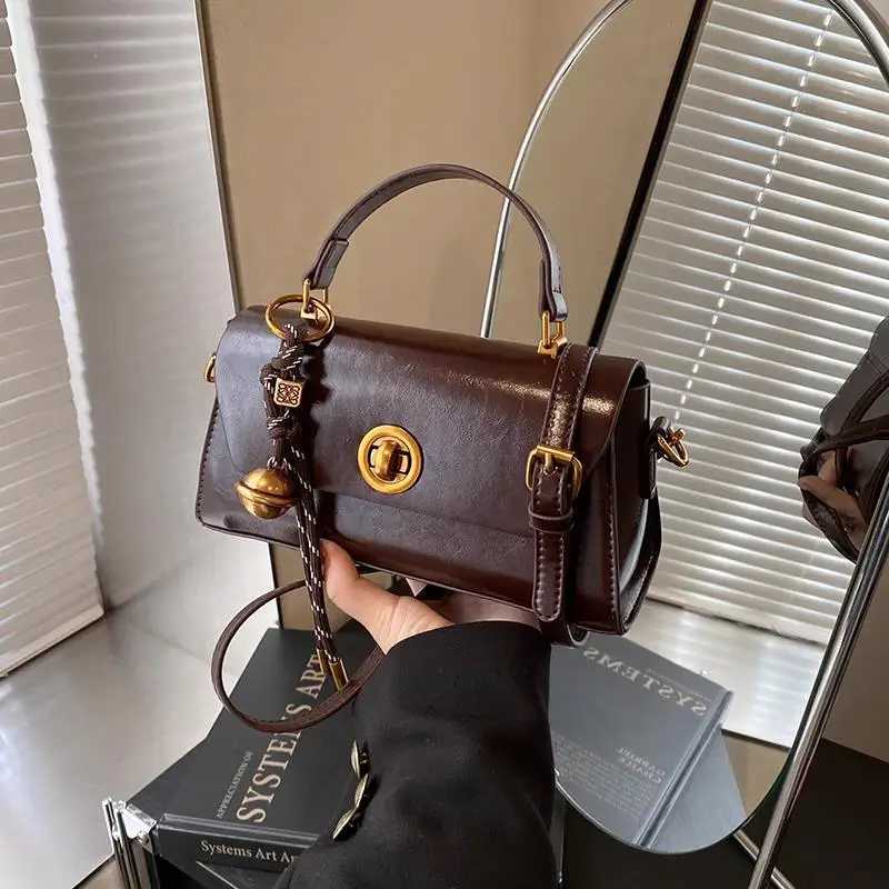 New 2025 louver shaped sole cross body with pendant square winter bag new designer handbag Y241219