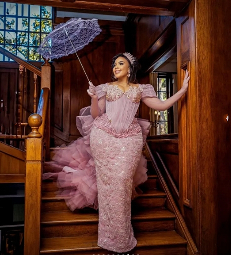 Modern Pink Sheath Lace Prom Dresses With Detachable Tiered Train Off Shoulder Pearls Beaded Evening Gowns 2025 Sweet Special Occasion Dress