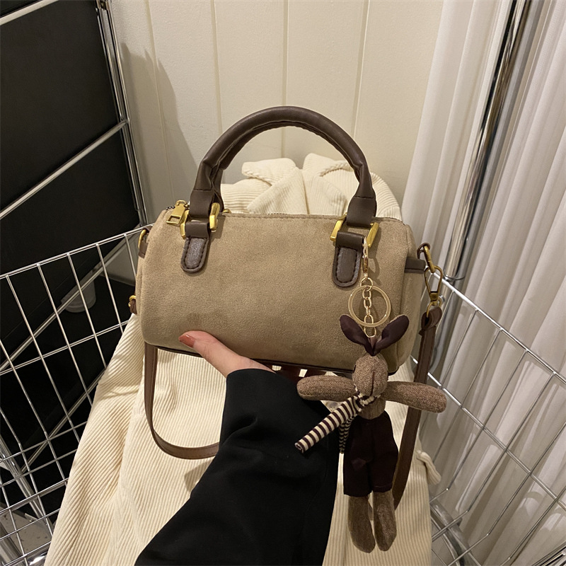2025 free NEW hot shipping designer bags Fashion shoulder handbag baguette black bag for Ladies' daily versatility