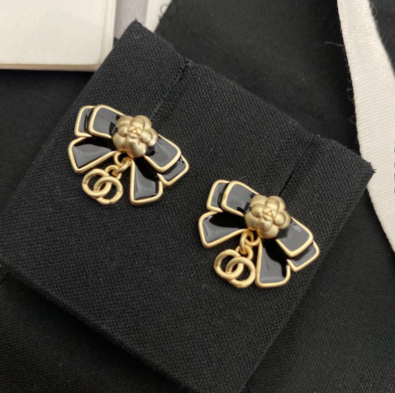 Flower Double Letter Temperament Advanced Sense Designer Earrings