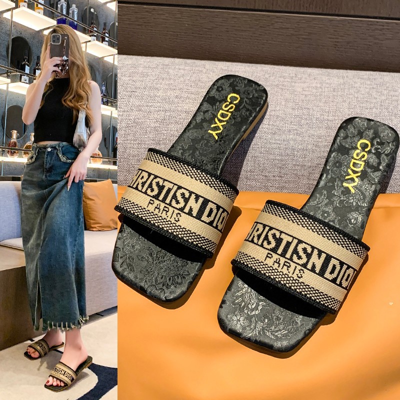 Free Shipping 2025 new designer sandals slippers flat Square toe casual embroidery sandals slides womans sandal outdoor Slipper woman shoes szie 36-42