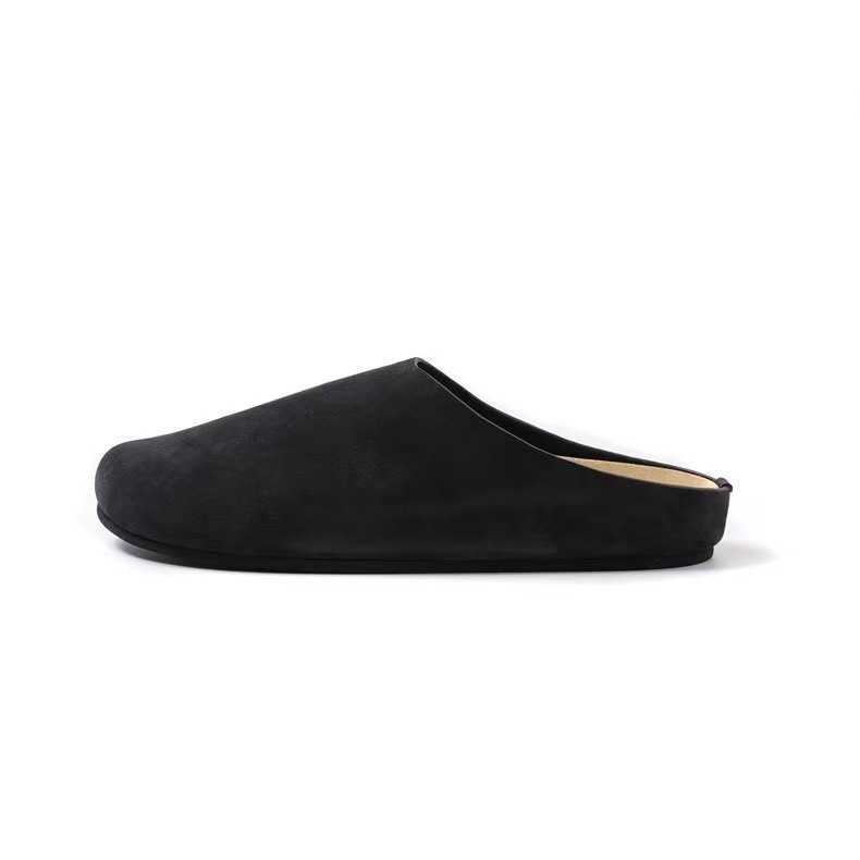 slides clogs Men women wear plus size Boken slippers for autumn 2024. They can be worn as outerwear in suede leather with one foot and flat bottom