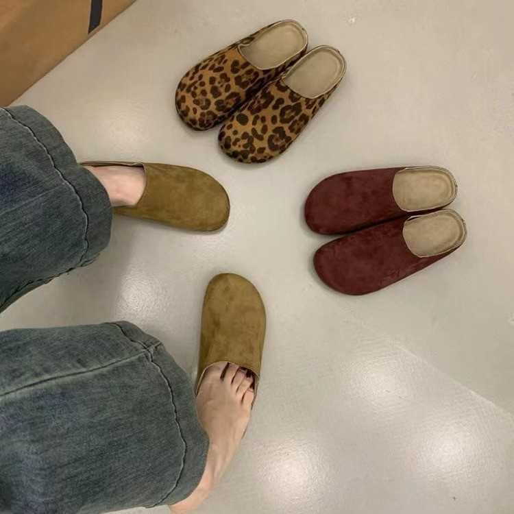 slides clogs Men women wear plus size Boken slippers for autumn 2024. They can be worn as outerwear in suede leather with one foot and flat bottom