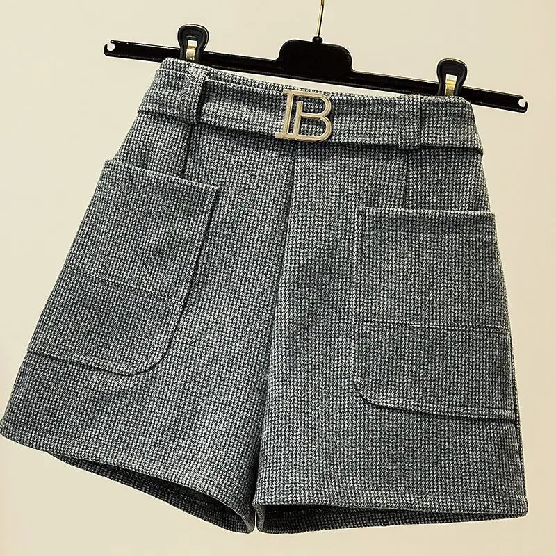 Simplicity Fashion Autumn Woolen Women Plaid Zipper Pockets Korean Elegant Casual High Waist Loose A-line Wide Leg Shorts 241216