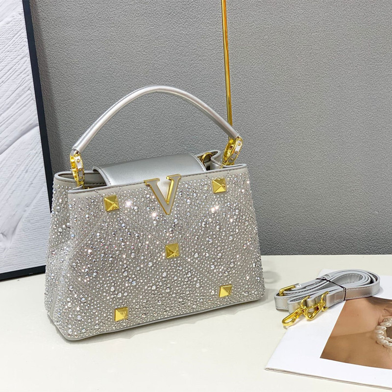 Women's Bags Top Designer Dias Leather Rivets Women's Handbags Ladies Fashion Shoulder Crossbody New Evening Shell Bag