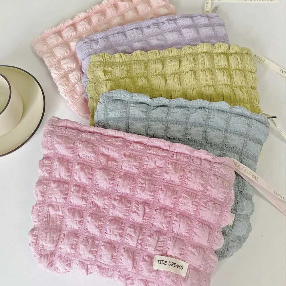 Hot Sale Ins Cute Candy Bubble Womens Makeup Storage Bag Portable Cosmetics Tolietry Bag Womens Cloud Travel Organizer Zipper Bag Z241219