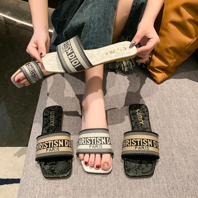 Free Shipping 2025 new designer sandals slippers flat Square toe casual embroidery sandals slides womans sandal outdoor Slipper woman shoes szie 36-42