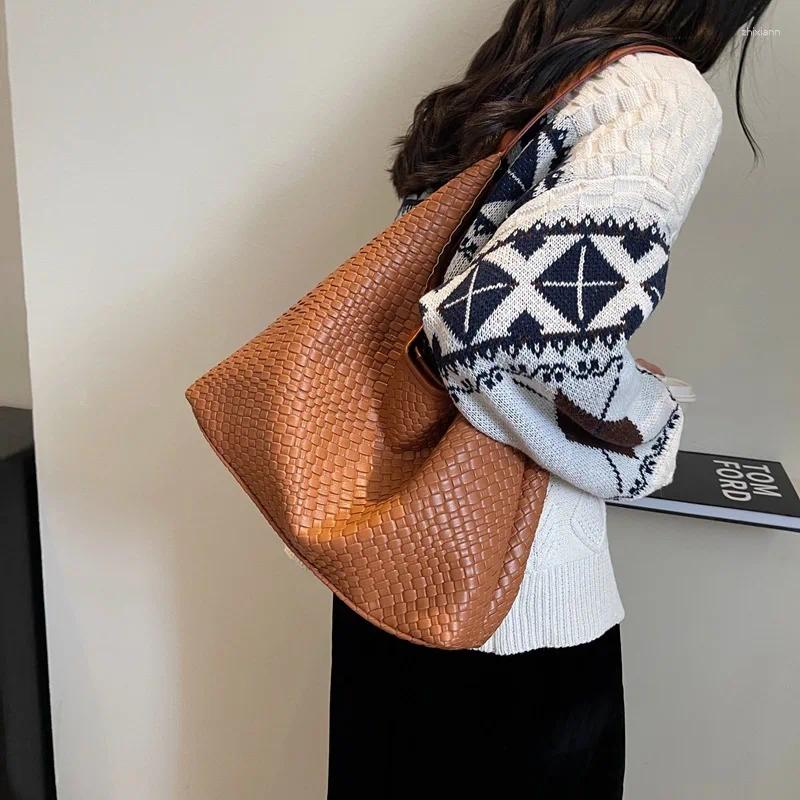 Free Shipping Totes Large Capacity Women's 2024 Fashionable Versatile Texture Shoulder For Autumn And Winter Commuting Designer Bag Luxury Bag To