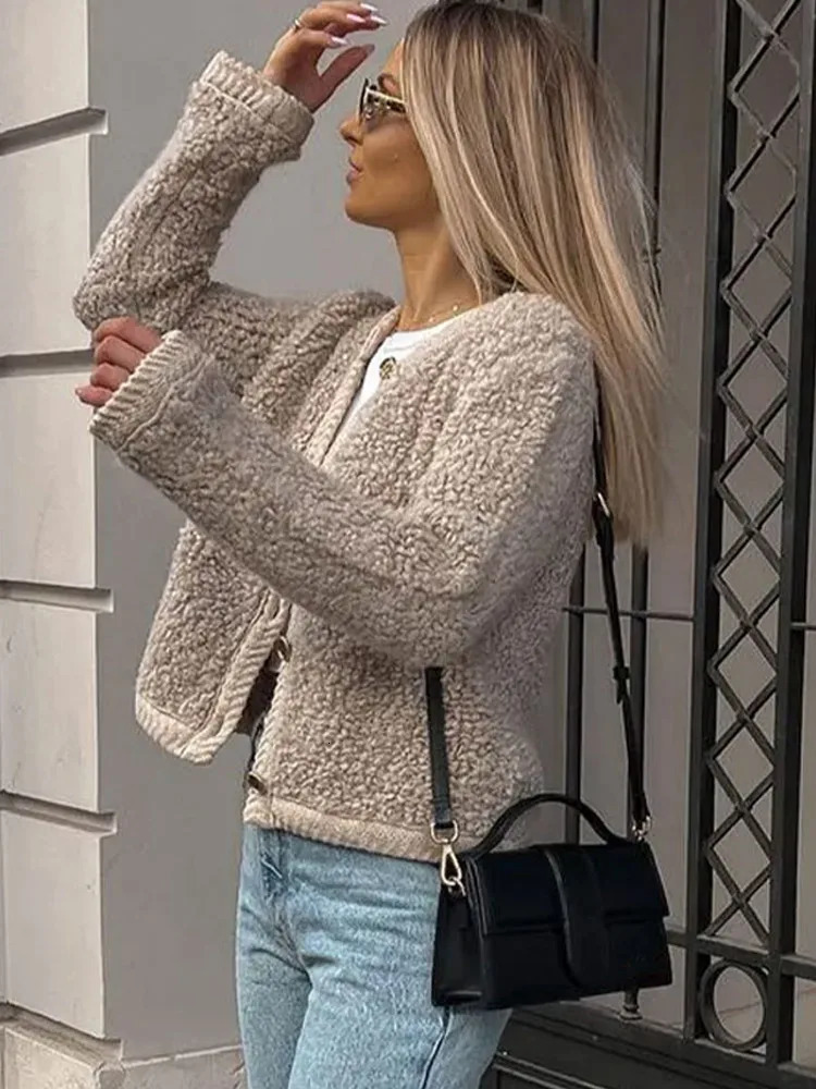 Lamb Wool Short Coats Women Autumn Fashion Single Breasted Long Sleeve Solid Jacket Elegant Lady O-neck Commuting Coat 241220