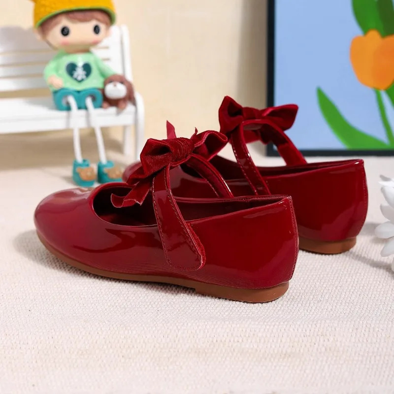 Fashionable Flat Campus Slip-On Shoes for Beautiful Girls Suitable for Spring and Autumn Girls Red Soft Soled Princess Shoes 241219
