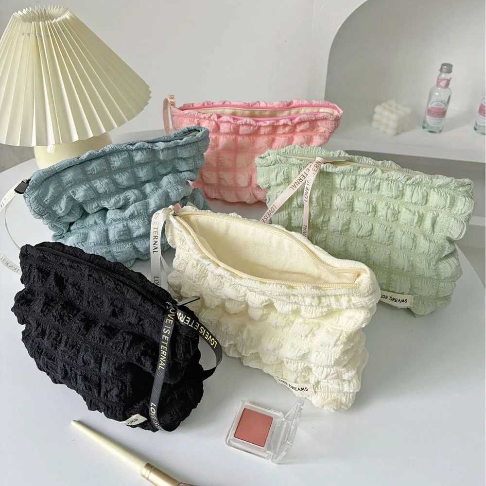 Hot Sale Ins Cute Candy Bubble Womens Makeup Storage Bag Portable Cosmetics Tolietry Bag Womens Cloud Travel Organizer Zipper Bag Z241219