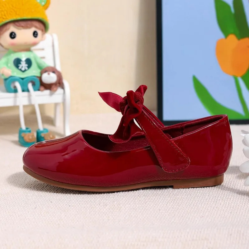Fashionable Flat Campus Slip-On Shoes for Beautiful Girls Suitable for Spring and Autumn Girls Red Soft Soled Princess Shoes 241219