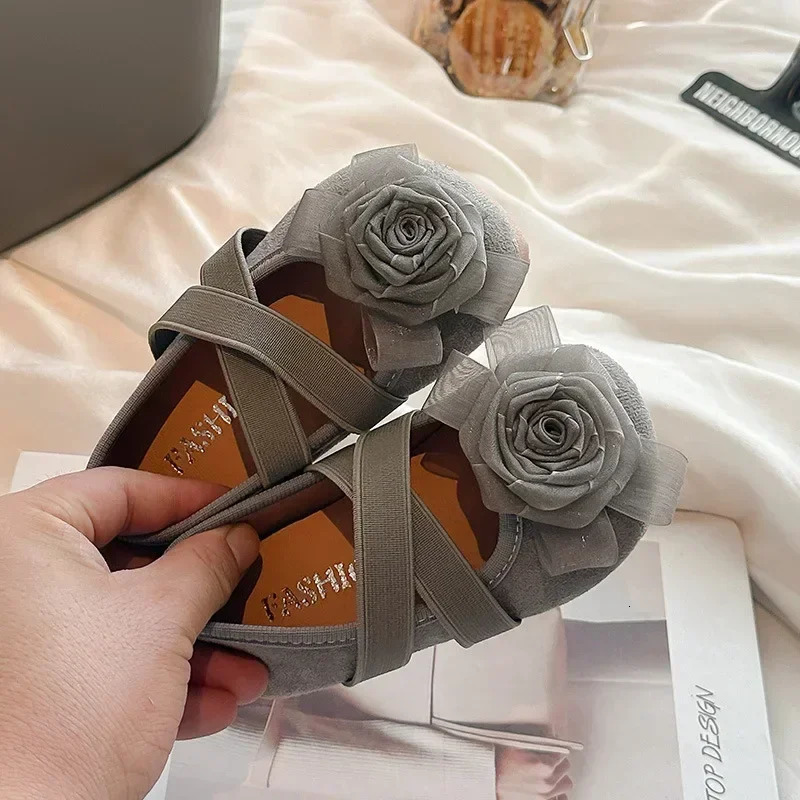 Girls Moccasins with Sweet Flowers Kids Princess Shoes Soft Sole Girls Flat Shoes Fashion Versatile Dance Shoes Cute 241220