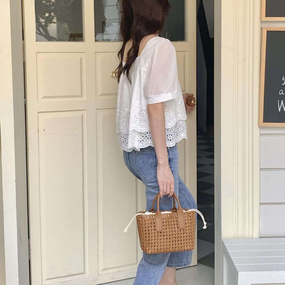 Small Niche Design Women's Korean Version Handbag, New Summer Beach Fashionable Woven Bag, Crossbody Bag