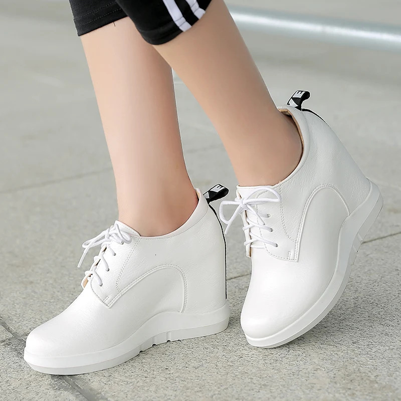 Fashion wedge sports shoes for women in spring and autumn comfortable hidden platform casual shoes for women lace shoes 241223