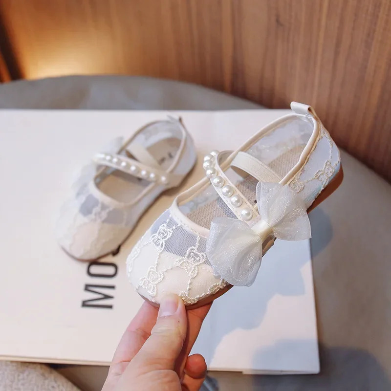 Childrens Elegant Lace Flats Summer Girls Pearl Cute Bow Breathable Sweet Princess Fashion Shoes for Party Wedding Show 241220
