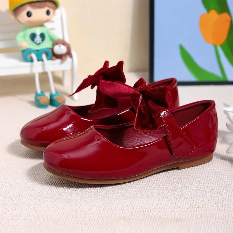 Fashionable Flat Campus Slip-On Shoes for Beautiful Girls Suitable for Spring and Autumn Girls Red Soft Soled Princess Shoes 241219