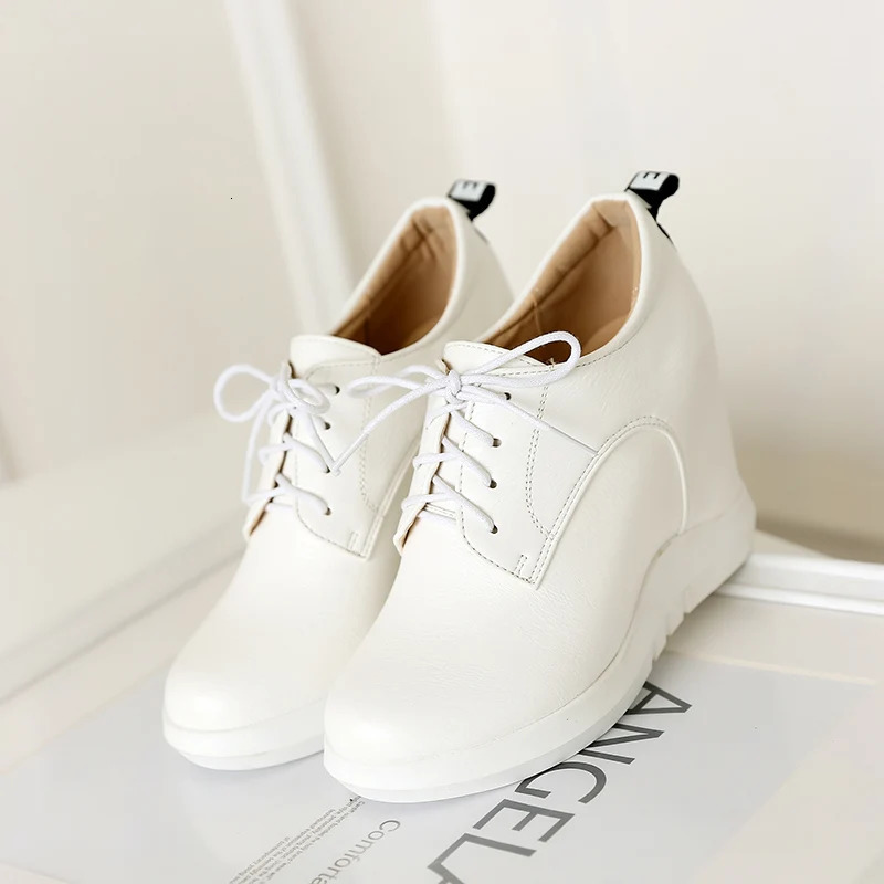 Fashion wedge sports shoes for women in spring and autumn comfortable hidden platform casual shoes for women lace shoes 241223