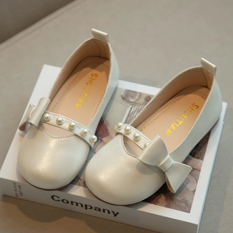 Children Performance Dance Shoes Solid Color Girls Flat Shoes with Simple Pearl Bow Kids Princess Leather Shoes Sweet 241220