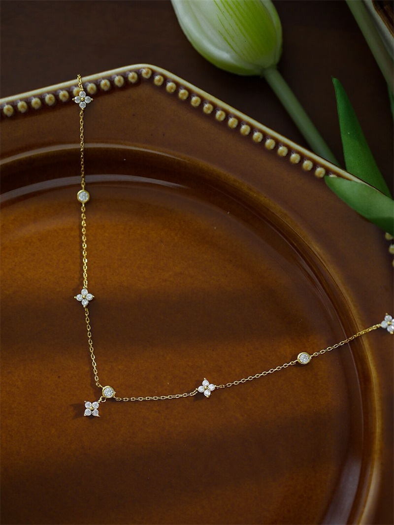 Womens necklaces clover pendant diamond necklace plated silver gold chains clover necklaces trendy classical 2 colors simple ho088