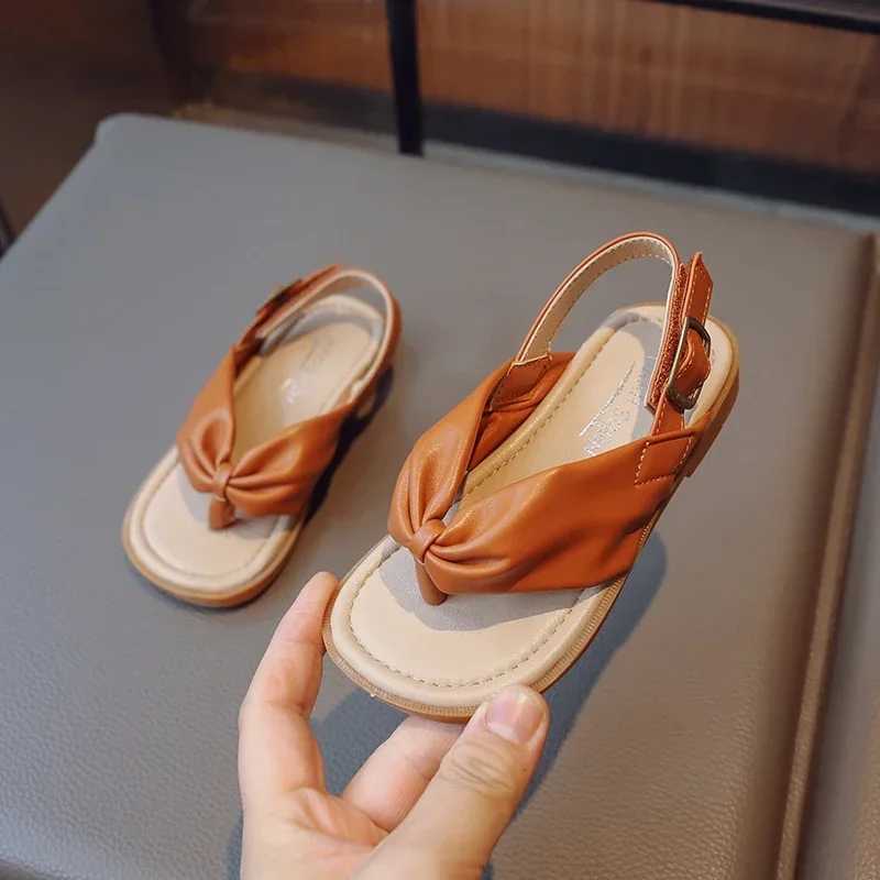 Sneakers Baby girl sandals with simple flip cover unique Japanese style childrens casual shoes boys summer beach shoes all competitions H241221