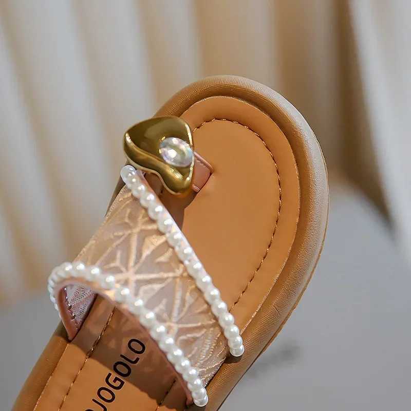 Slipper Summer New Non-slip Childrens Flip-flops Girls Fashion Beach Shoes Pinch Sandals Female Flowers Slippers Women Wear H241217